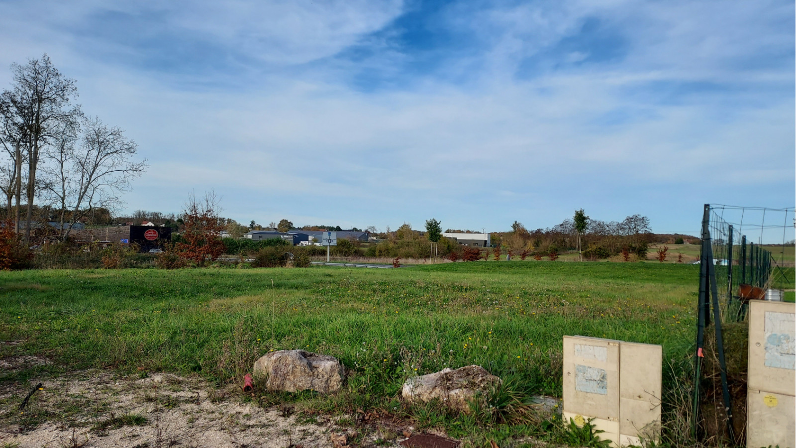 Terrain constructible de 682m2 à Cour-Cheverny