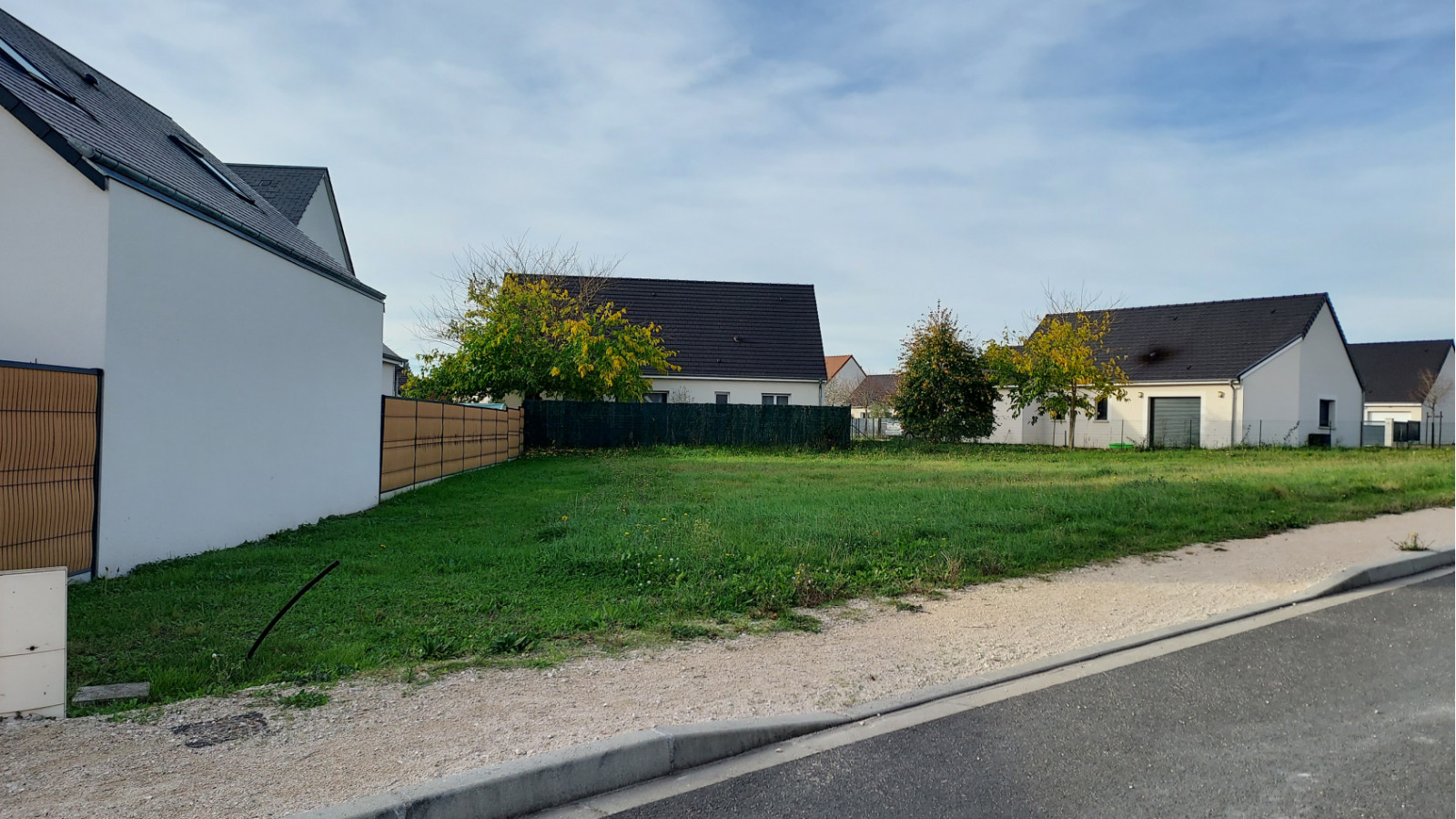 Terrain constructible de 577m2 à Cour-Cheverny