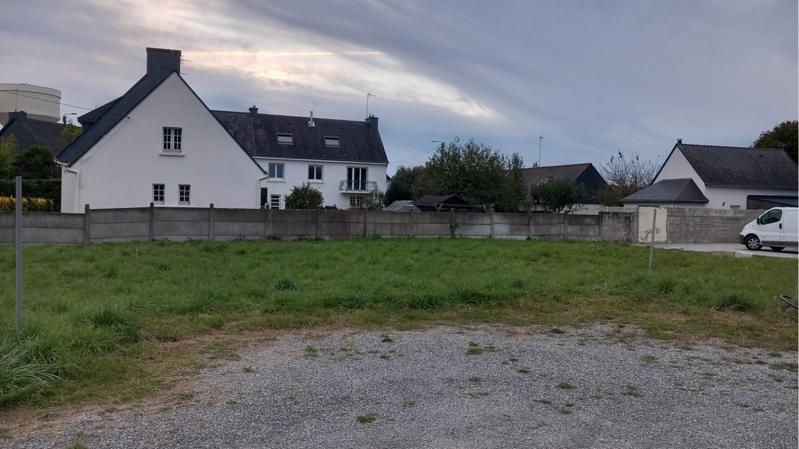 Terrain constructible de 462m2 à Le Tour-du-Parc