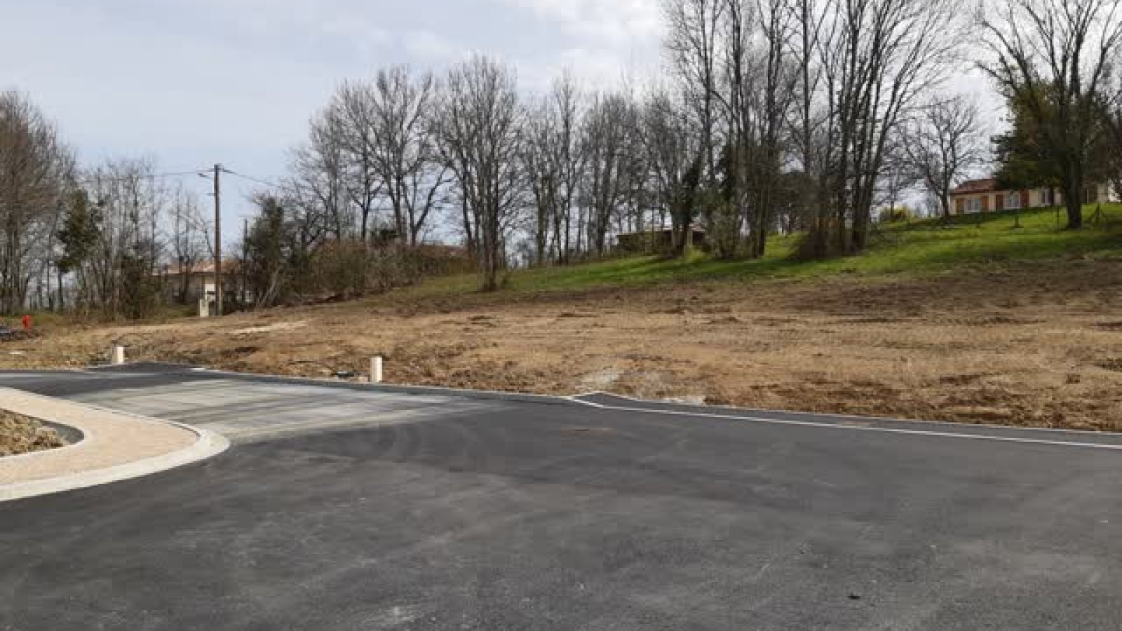 Terrain constructible de 446m2 à Virelade