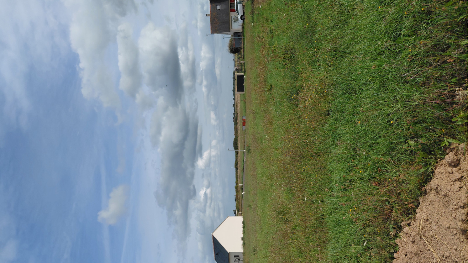 Terrain constructible de 418m2 à Druye