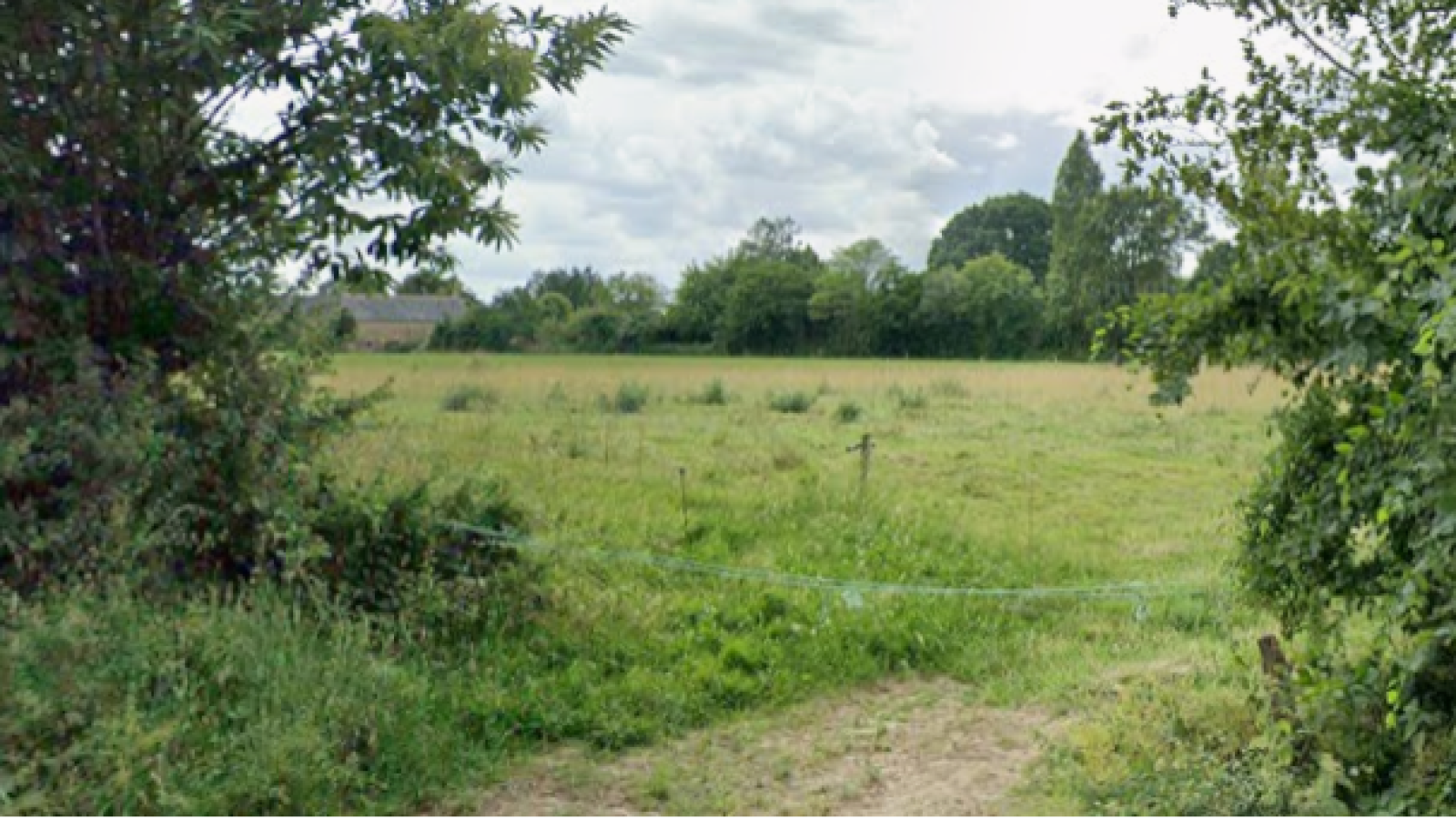 Terrain constructible de 350m2 à Andouillé-Neuville