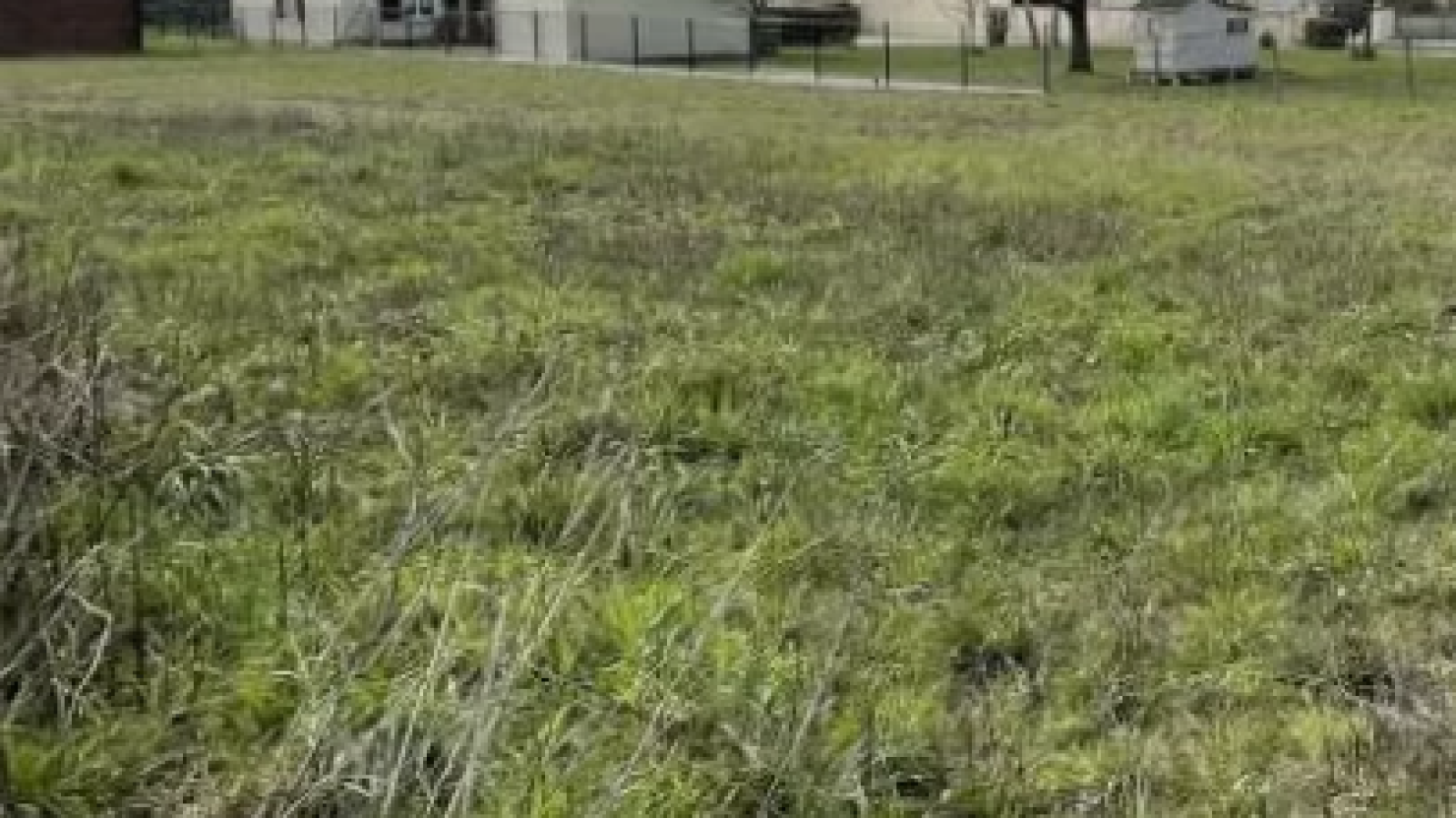 Terrain constructible de 1330m2 à Jazeneuil