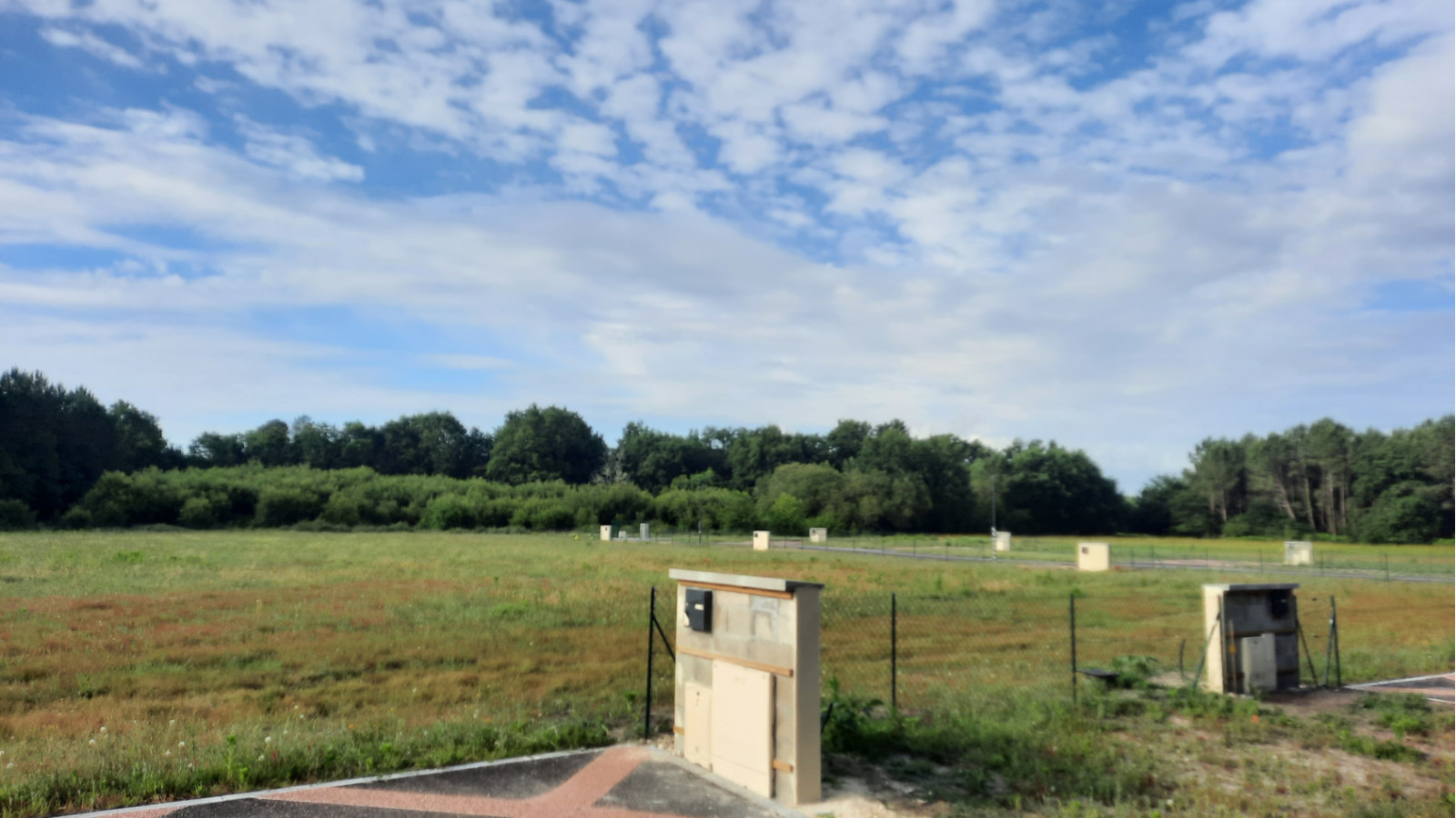 Terrain constructible de 705m2 à Saint-Michel-Escalus