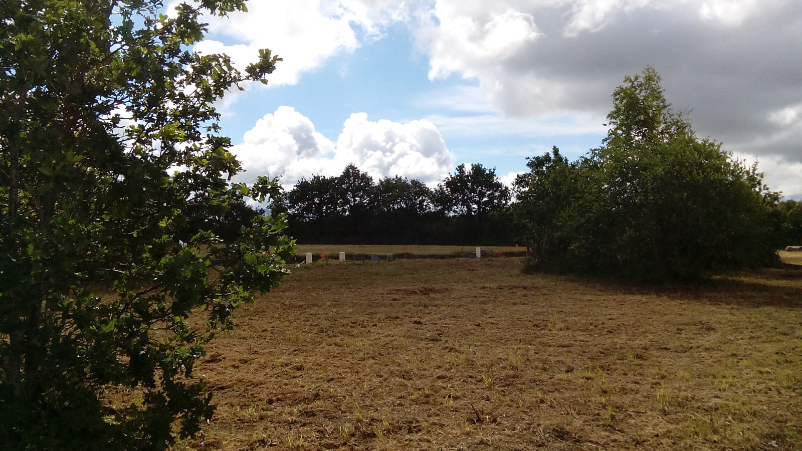 Terrain constructible de 374m2 à Saint-Hilaire-la-Forêt