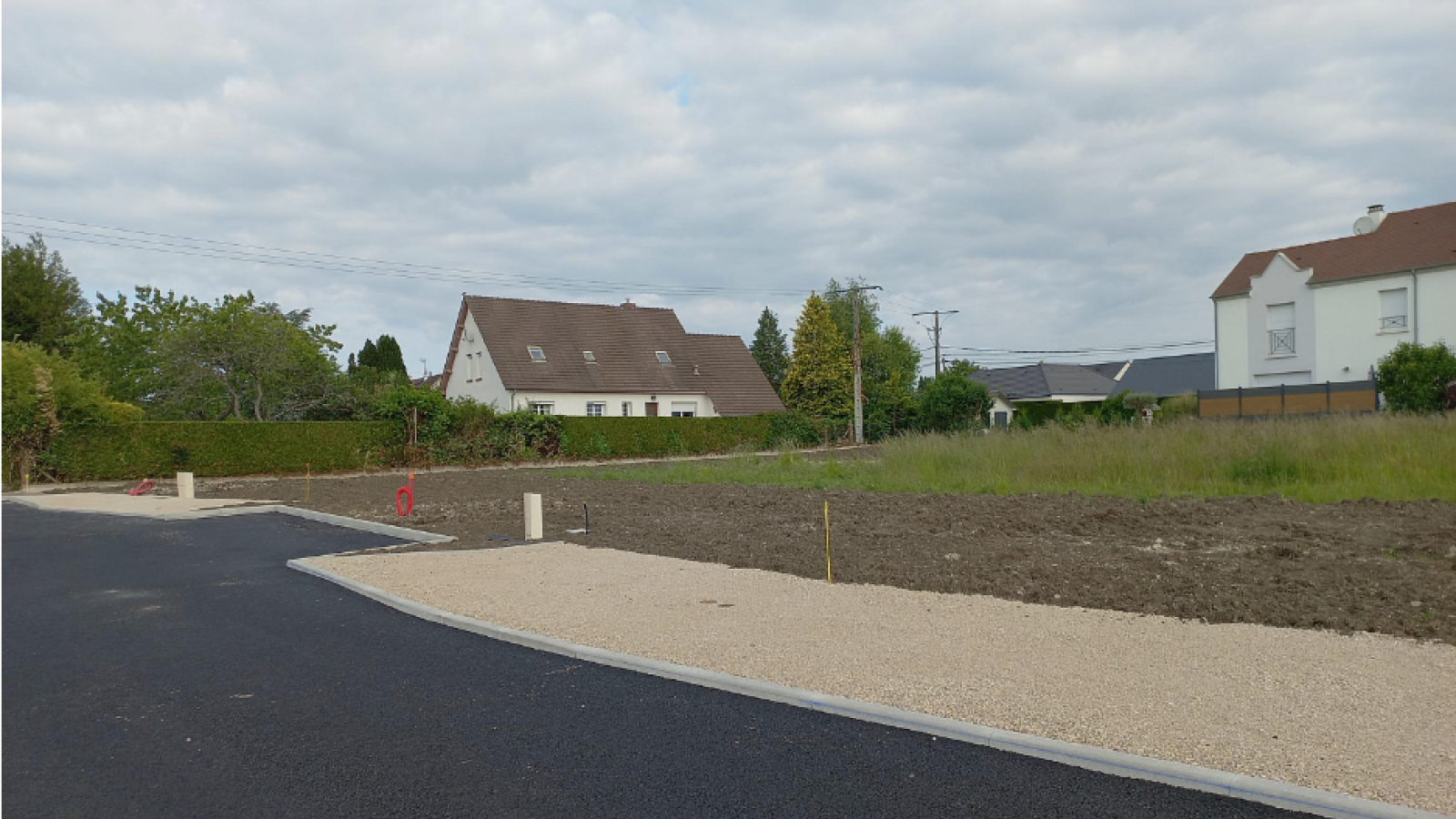 Terrain constructible de 570m2 à Traînou