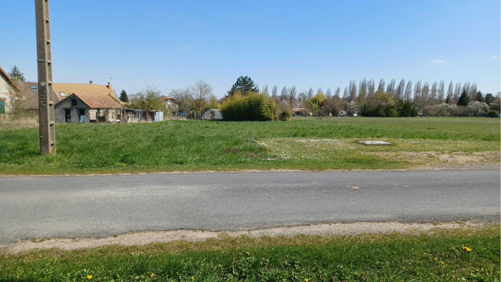 Terrain constructible de 1260m2 à Ouzouer-des-Champs