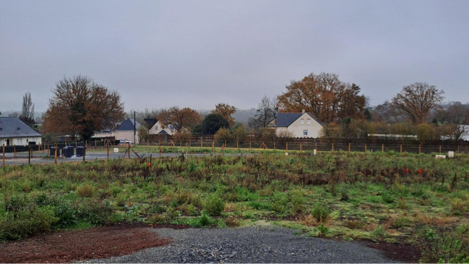 Terrain constructible de 303m2 à Segré-en-Anjou Bleu