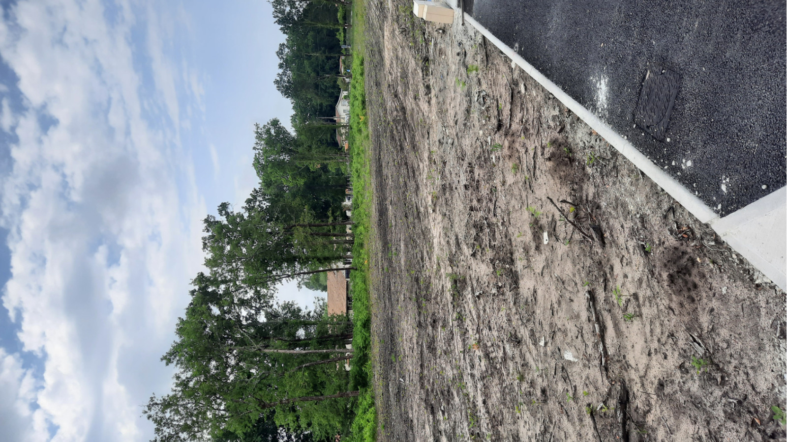 Terrain constructible de 884m2 à Bourg