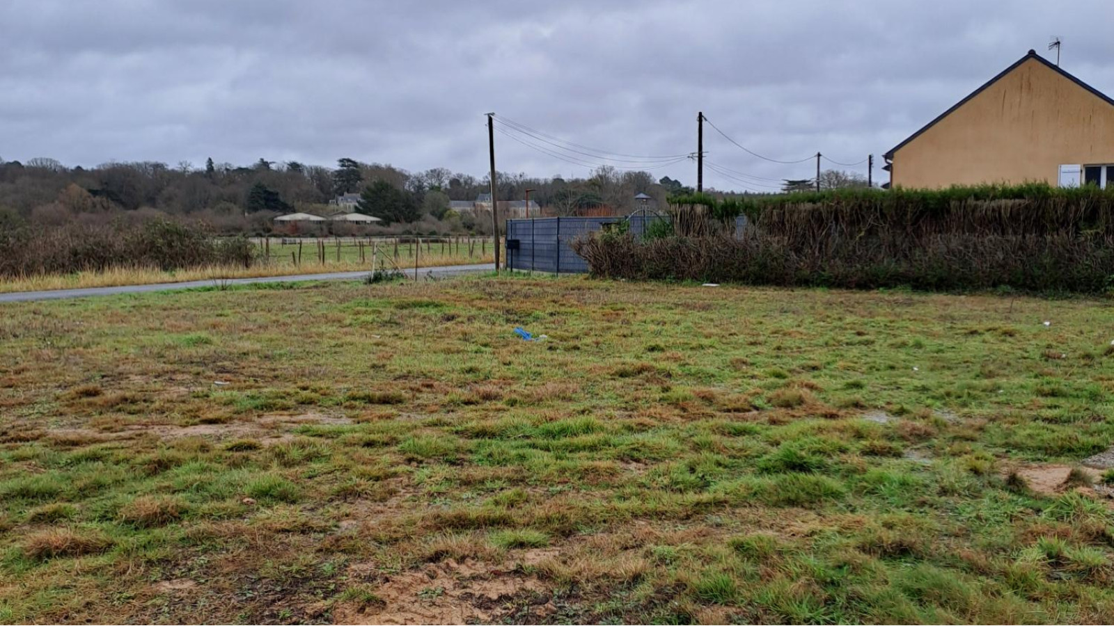 Terrain constructible de 552m2 à Rives-du-Loir-en-Anjou