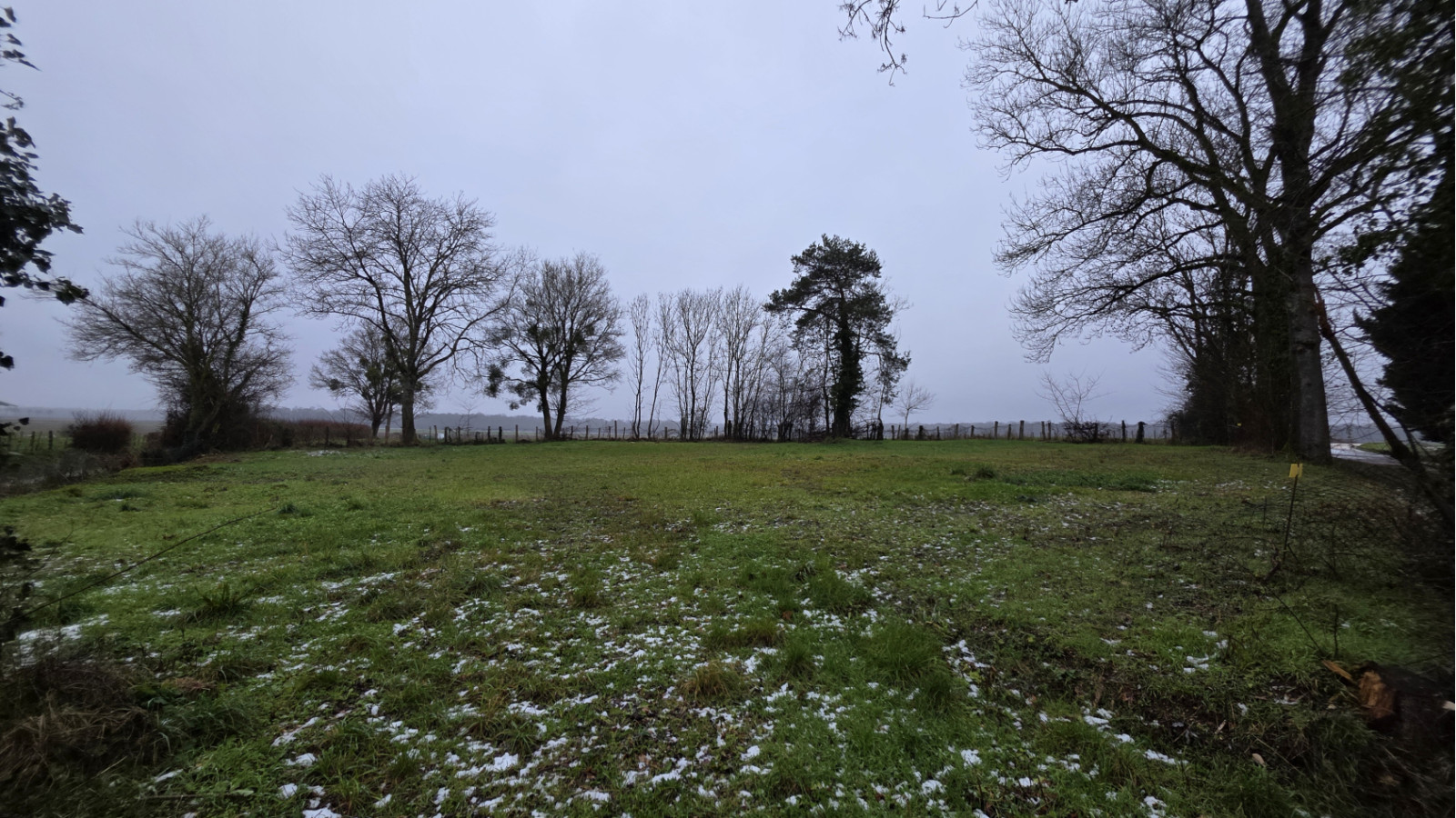 Terrain constructible de 1261m2 à Montagny-lès-Seurre