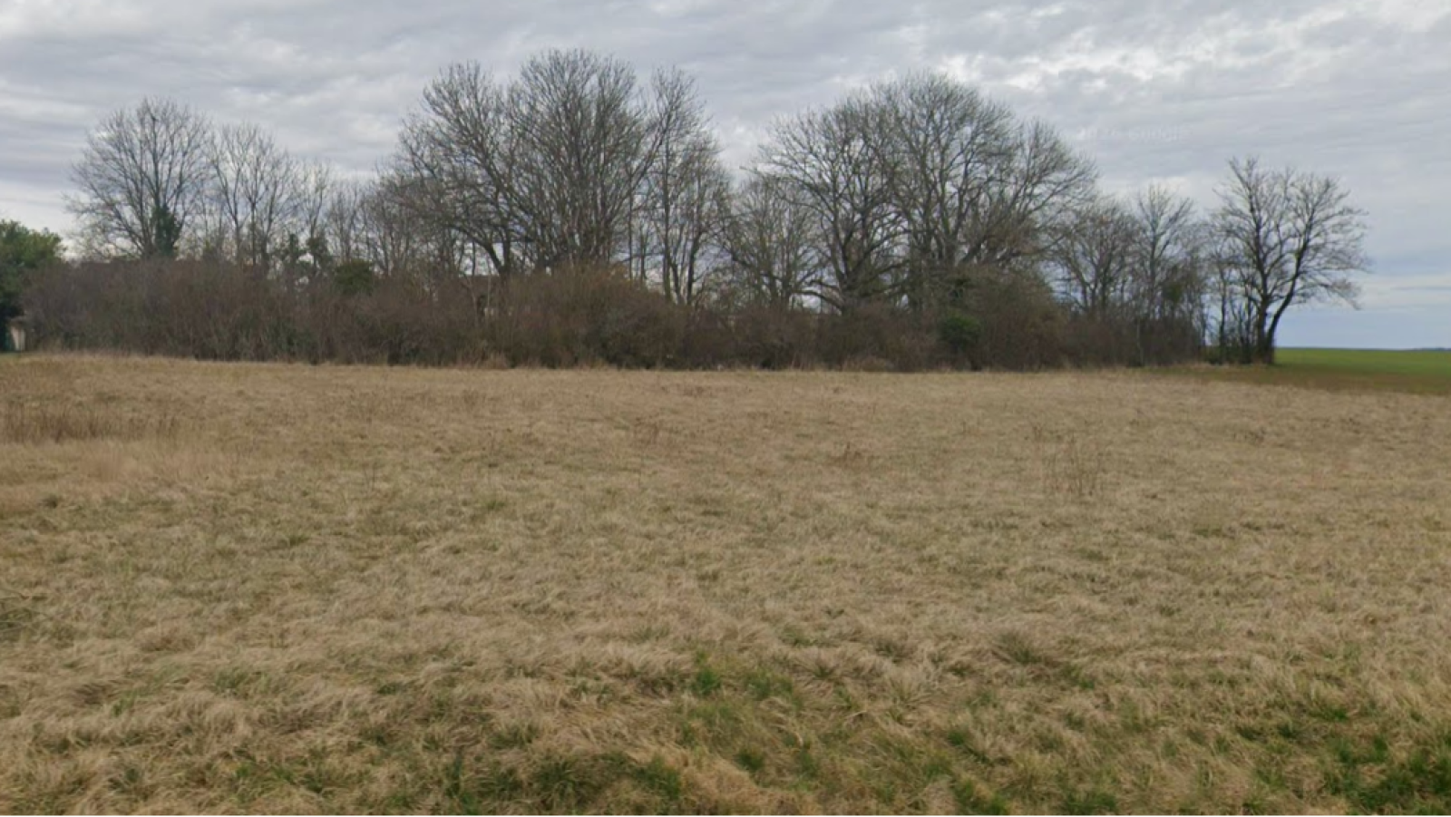Terrain constructible de 583m2 à Pasques