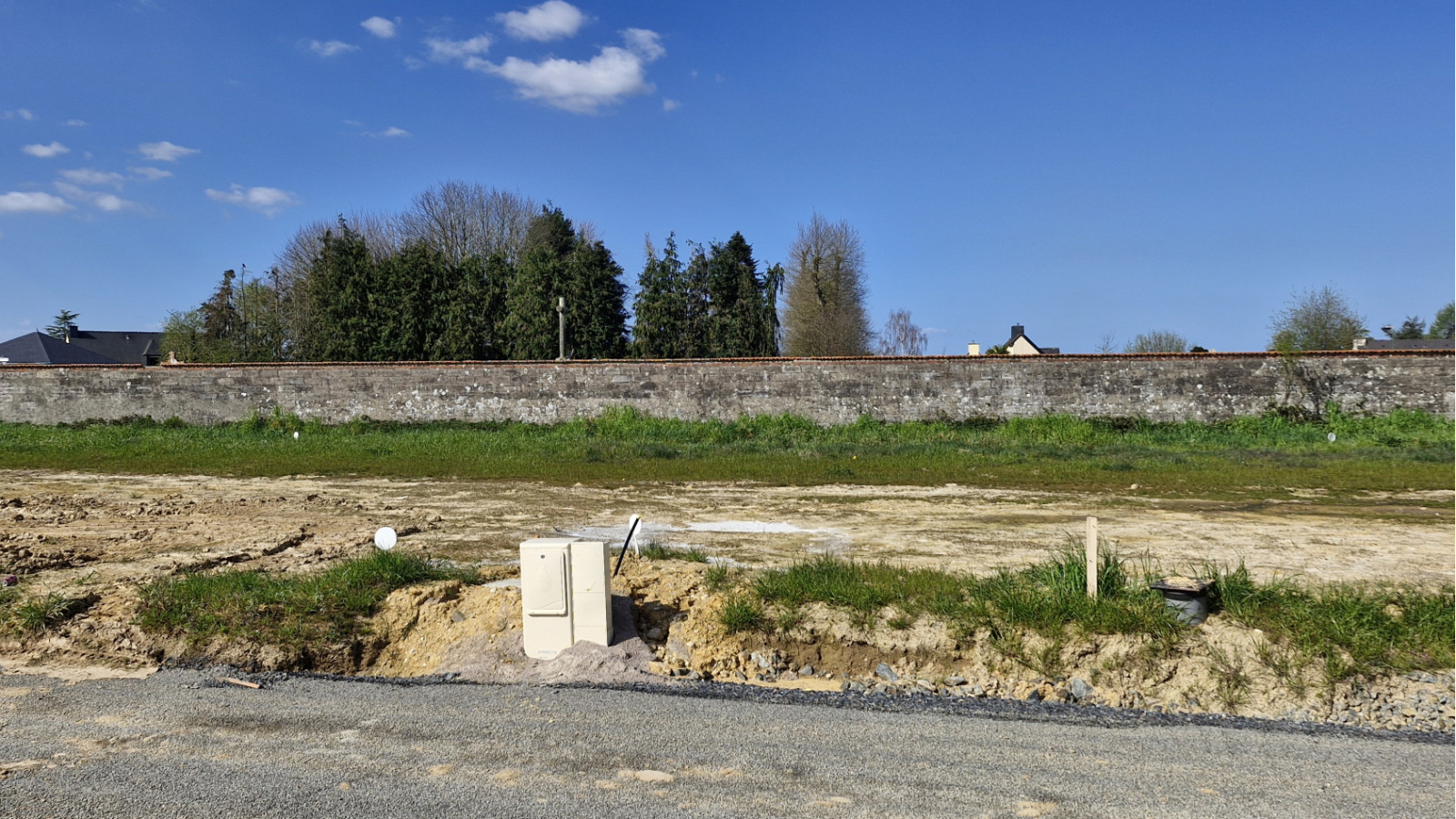 Terrain constructible de 337m2 à Andouillé-Neuville
