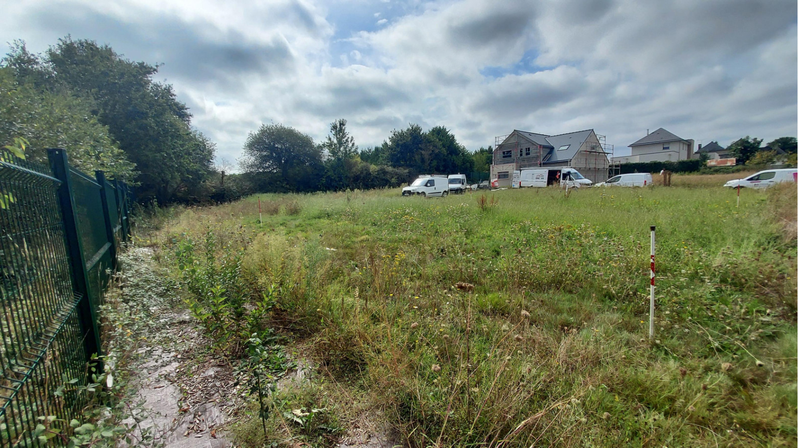 Terrain constructible de 246m2 à Guipel