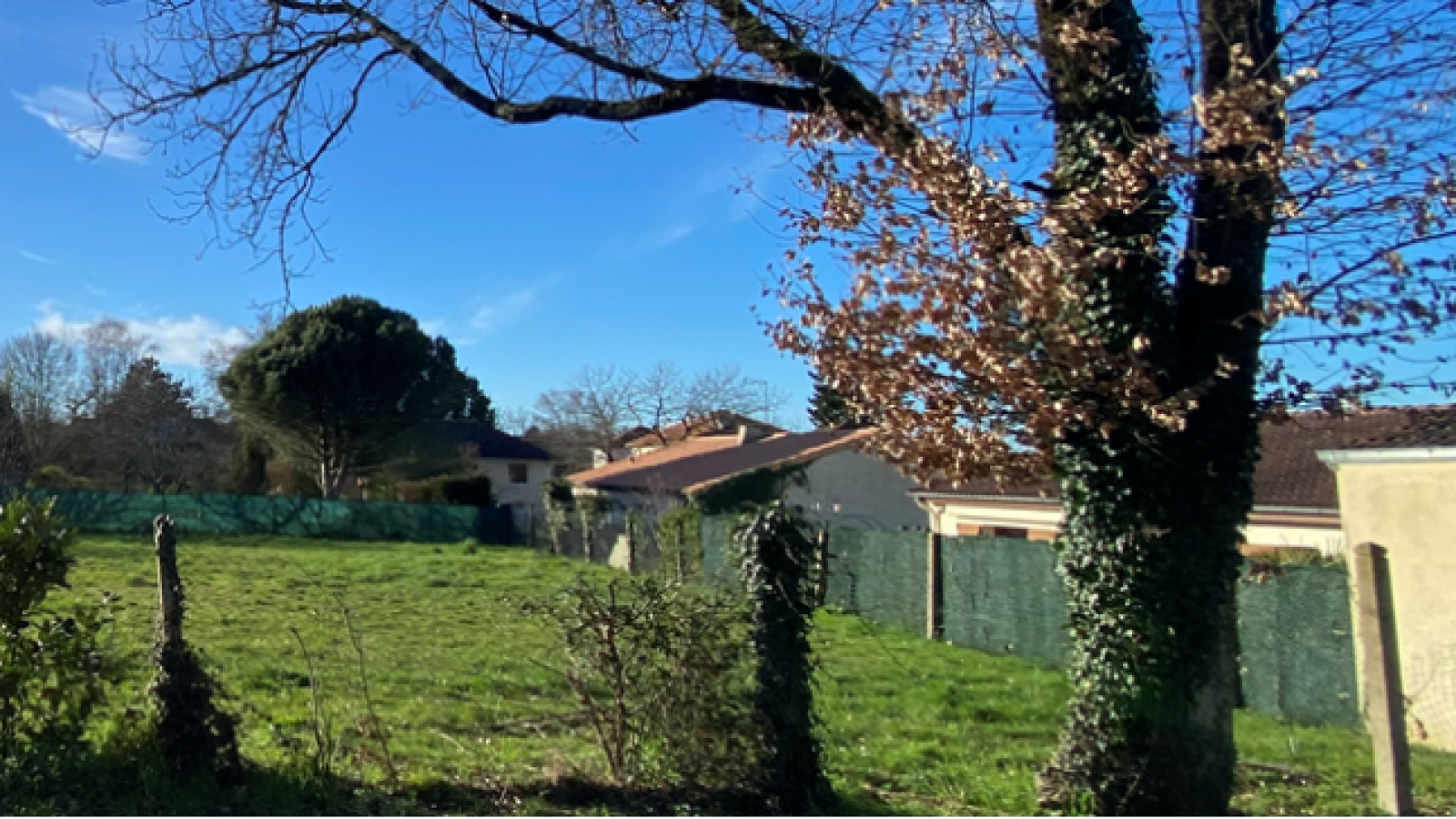 Terrain constructible de 500m2 à Smarves