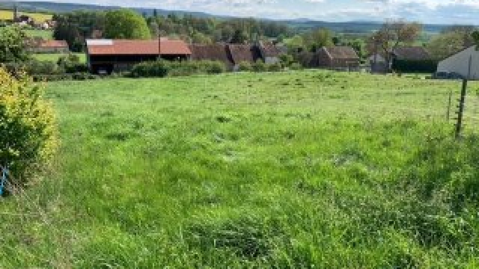 Terrain constructible de 1698m2 à Souhey