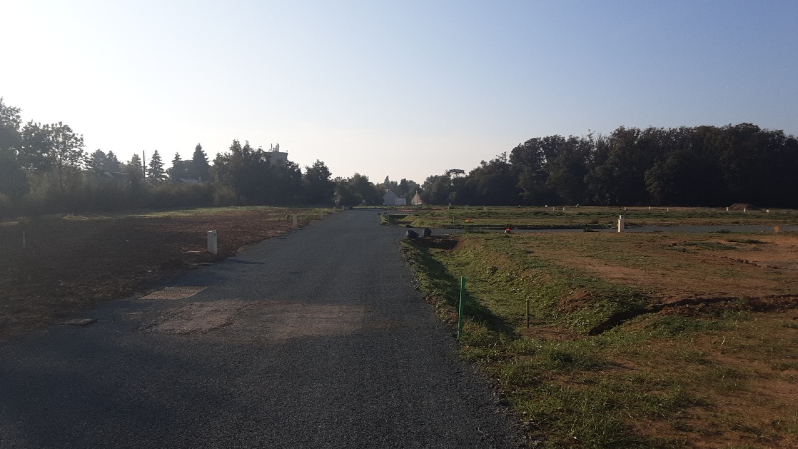 Terrain constructible de 474m2 à Feneu