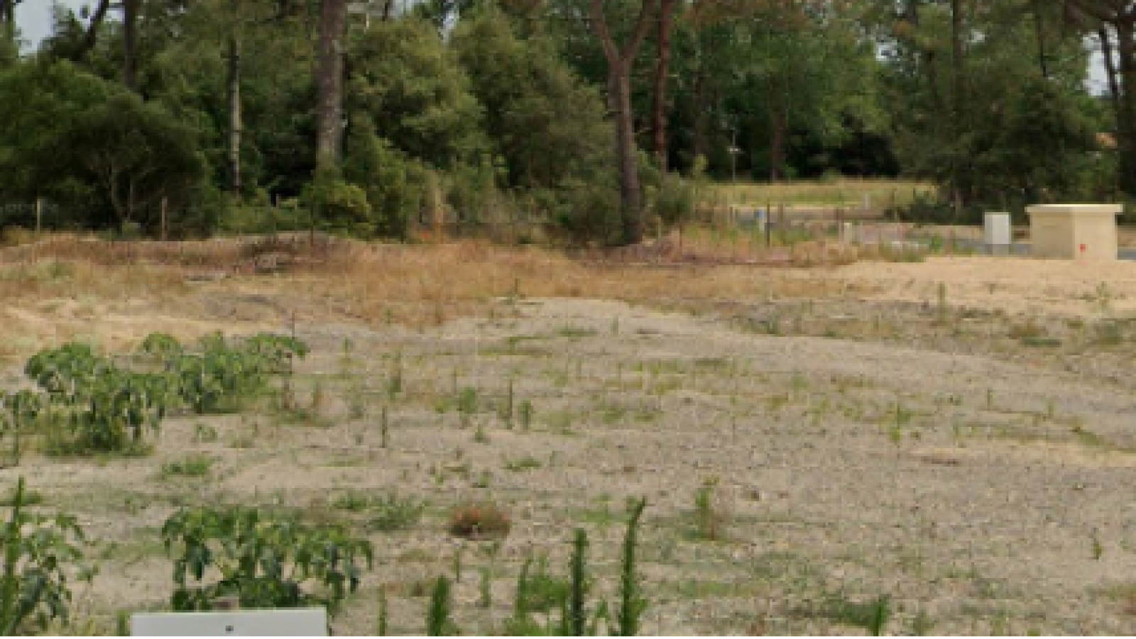 Terrain constructible de 420m2 à Brem-sur-Mer