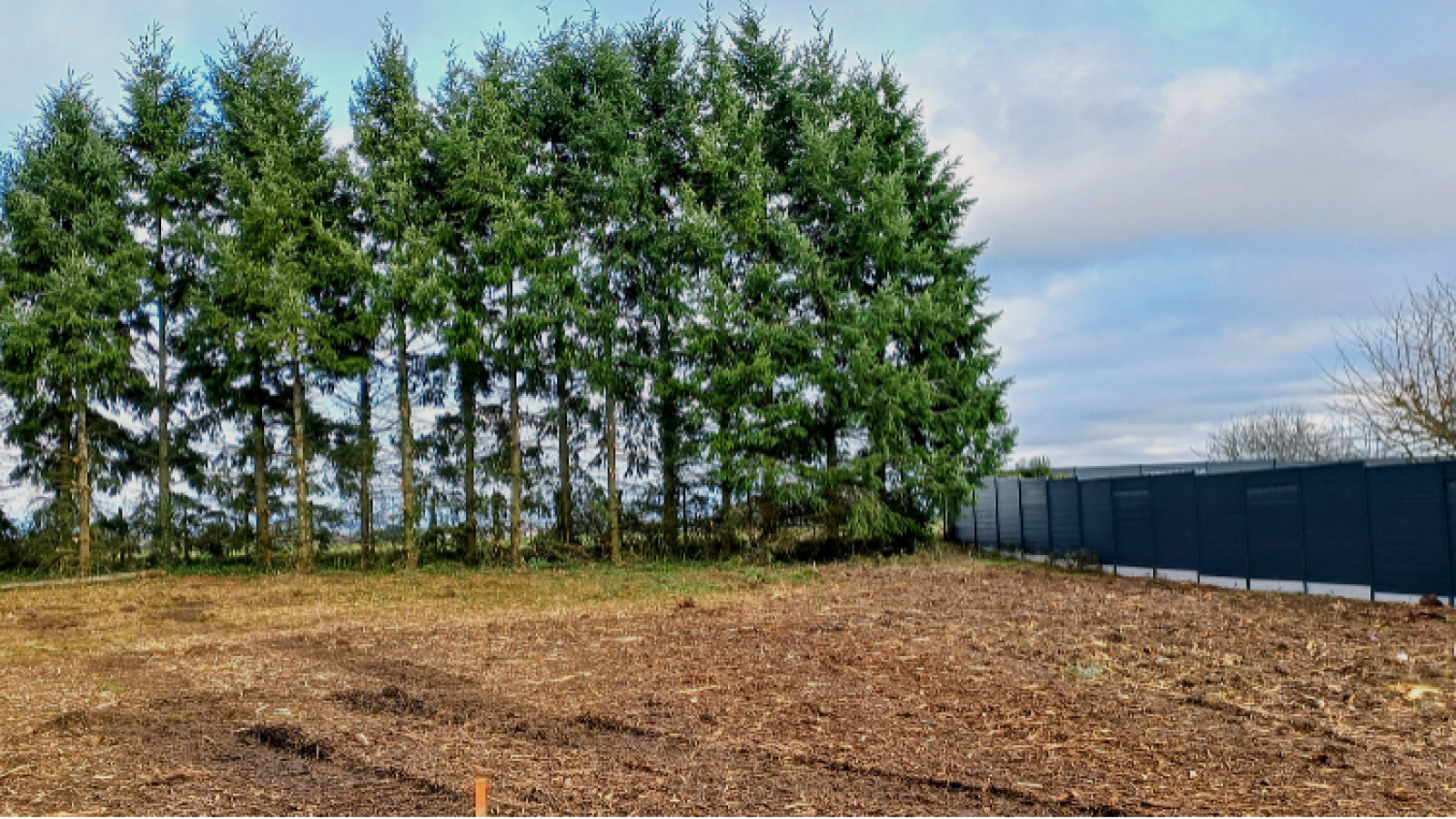 Terrain constructible de 689m2 à Mer