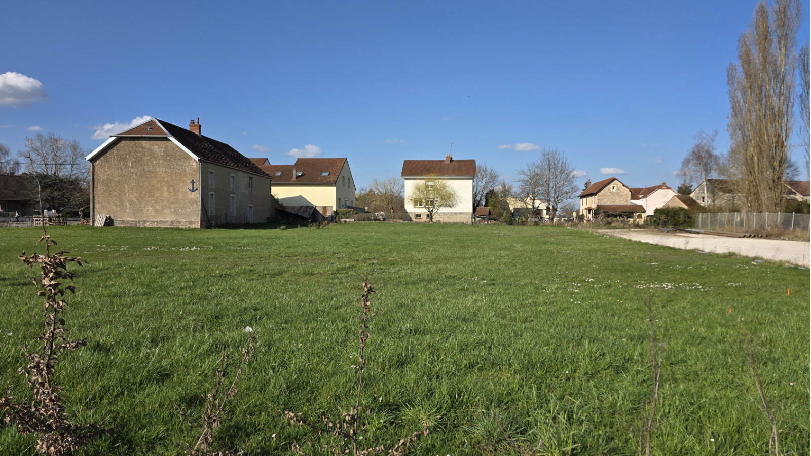 Terrain constructible de 683m2 à Auxonne