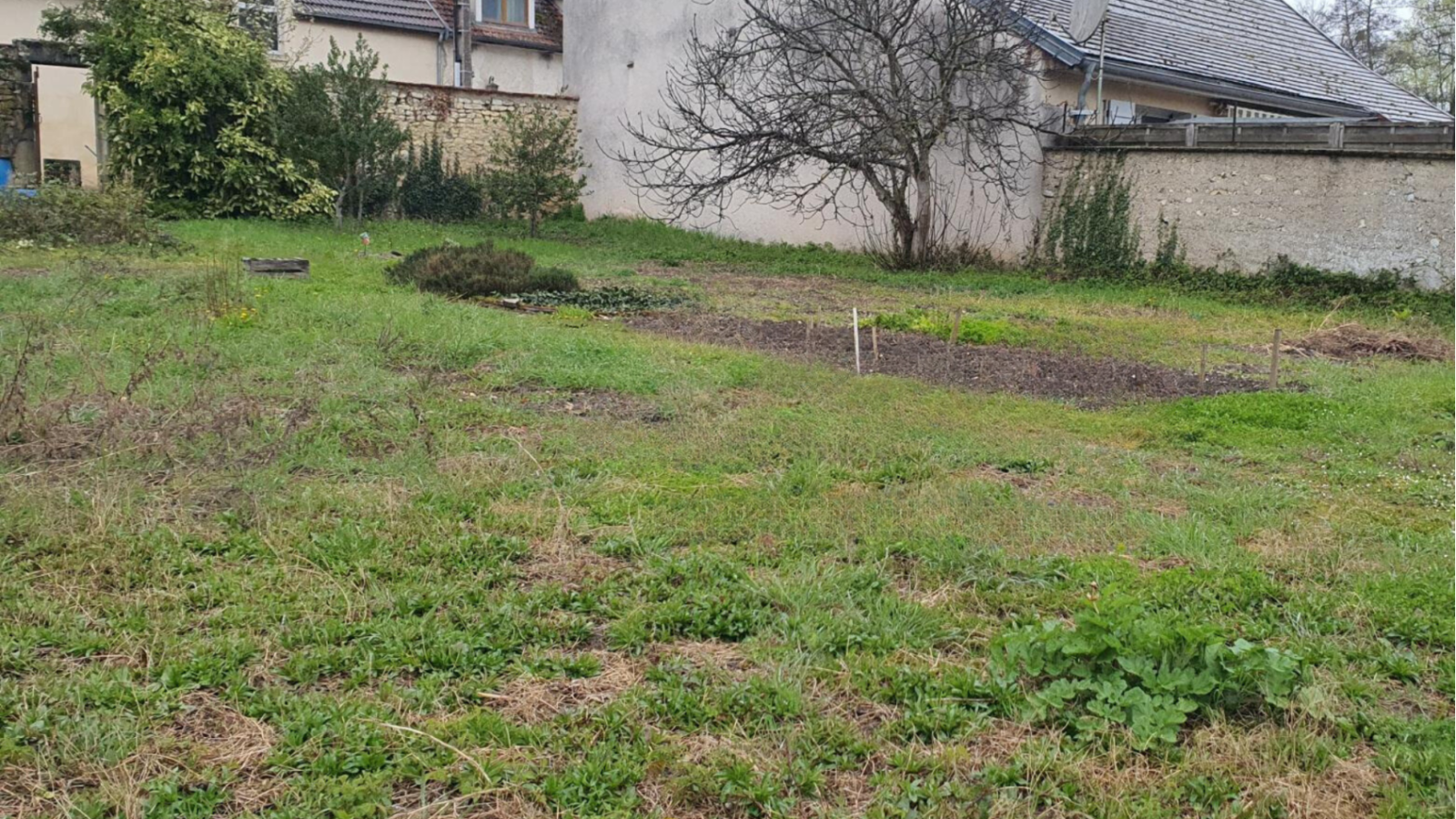 Terrain constructible de 727m2 à Mirebeau-sur-Bèze