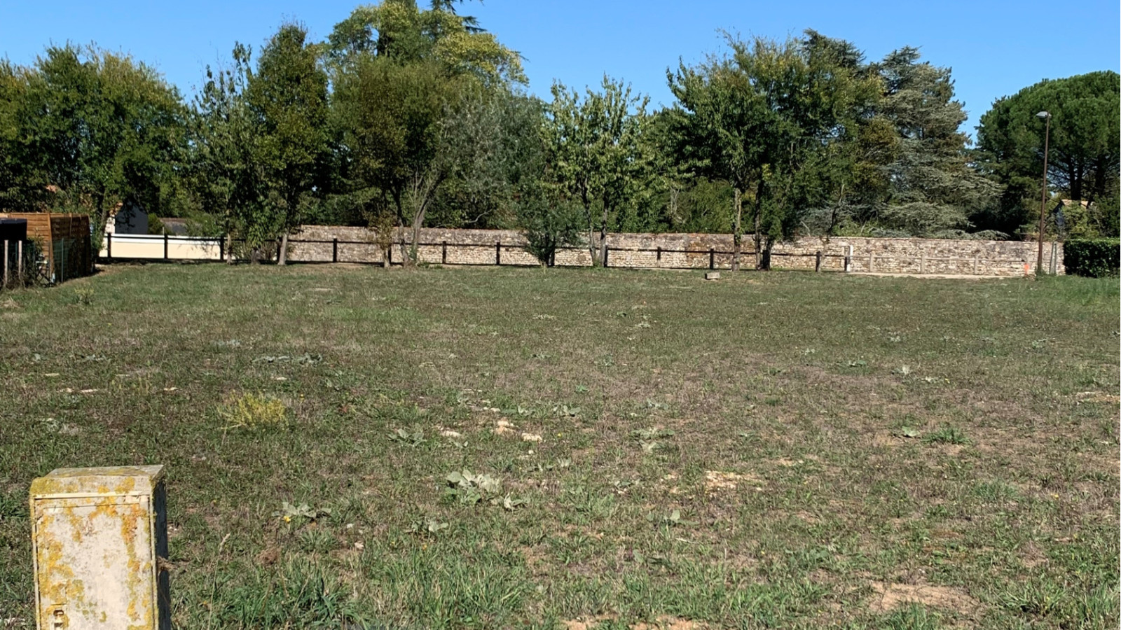 Terrain constructible de 649m2 à Froidfond