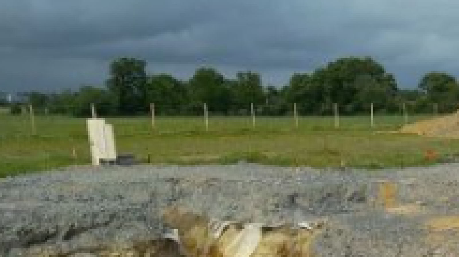 Terrain constructible de 877m2 à Saint-Maurice-la-Clouère