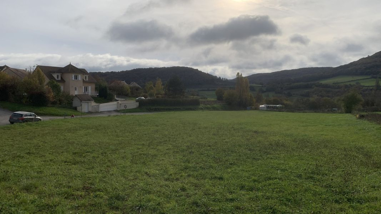 Terrain constructible de 800m2 à Meloisey