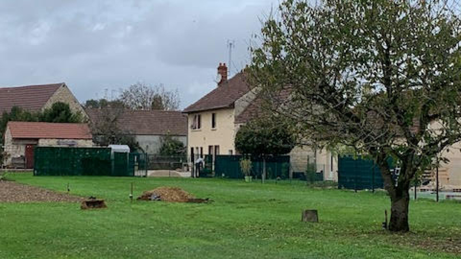 Terrain constructible de 1572m2 à Quincey