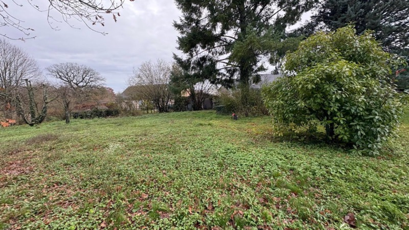 Terrain constructible de 1300m2 à Brognon