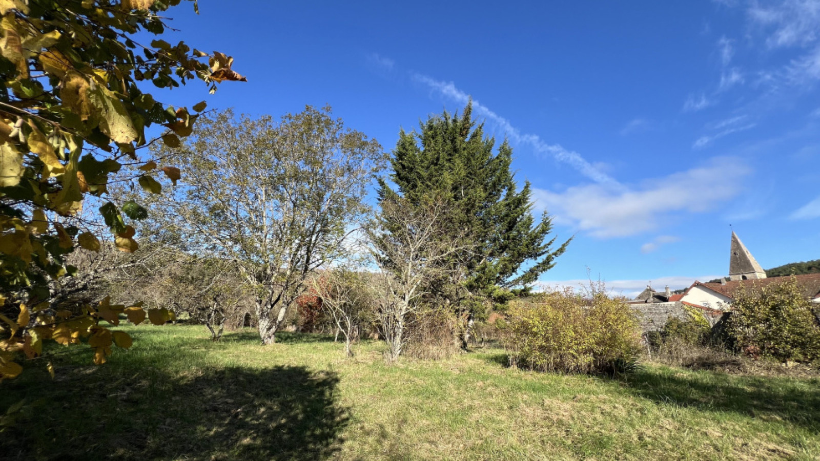 Terrain constructible de 3574m2 à La Rochepot