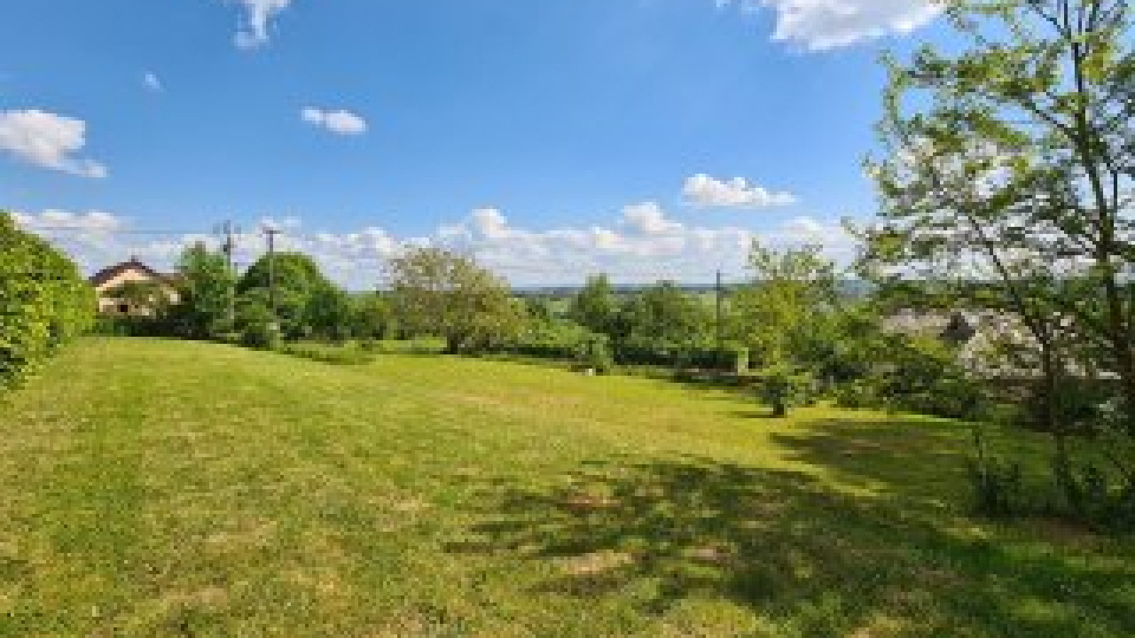 Terrain constructible de 945m2 à Provency