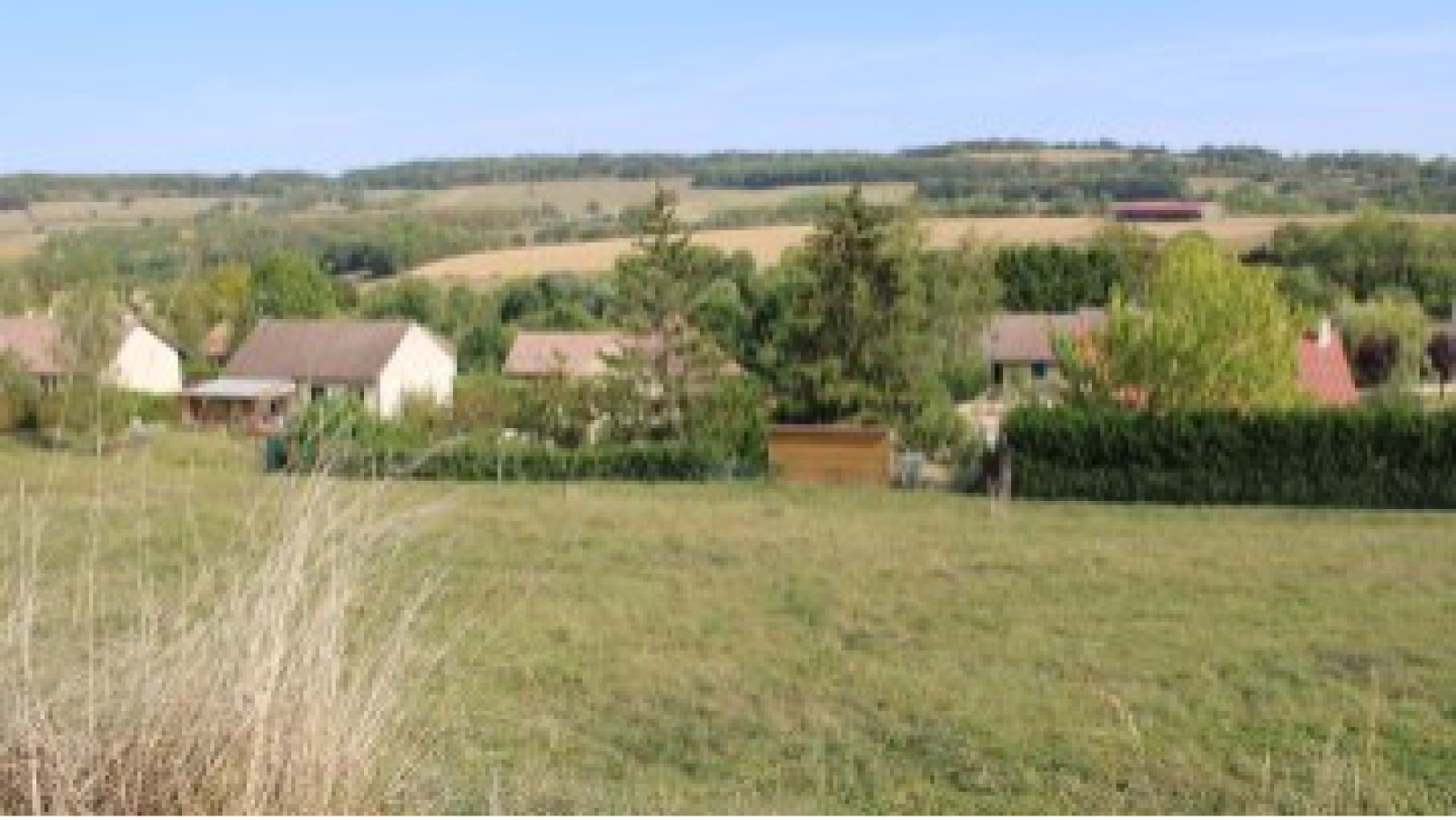 Terrain constructible de 947m2 à Massingy-lès-Semur