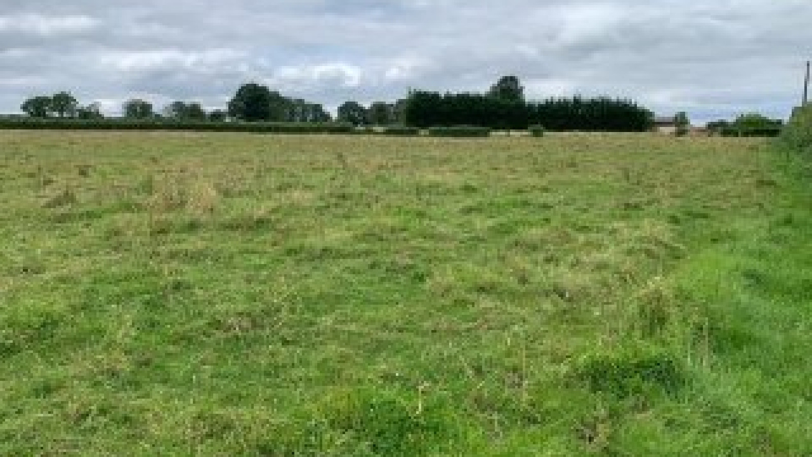 Terrain constructible de 1000m2 à Dompierre-en-Morvan