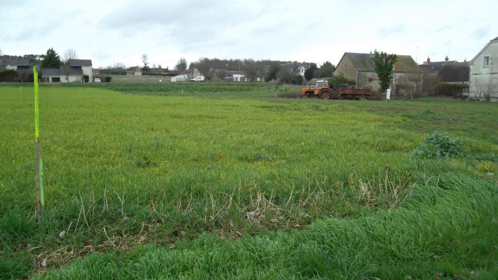 Terrain constructible de 1234m2 à Varennes