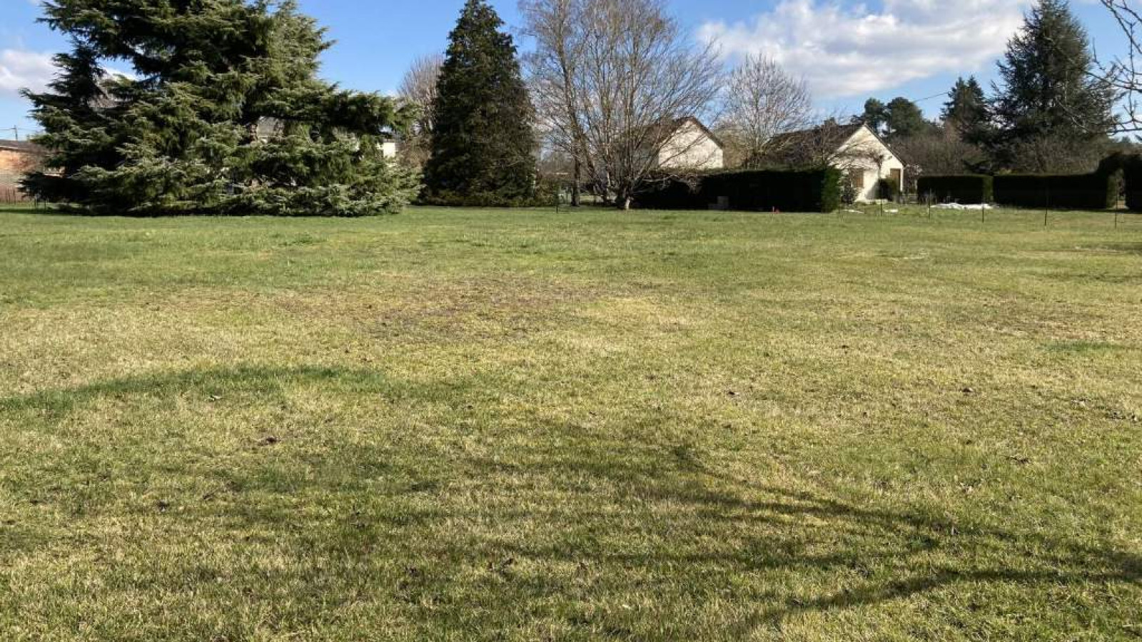 Terrain constructible de 830m2 à Genillé