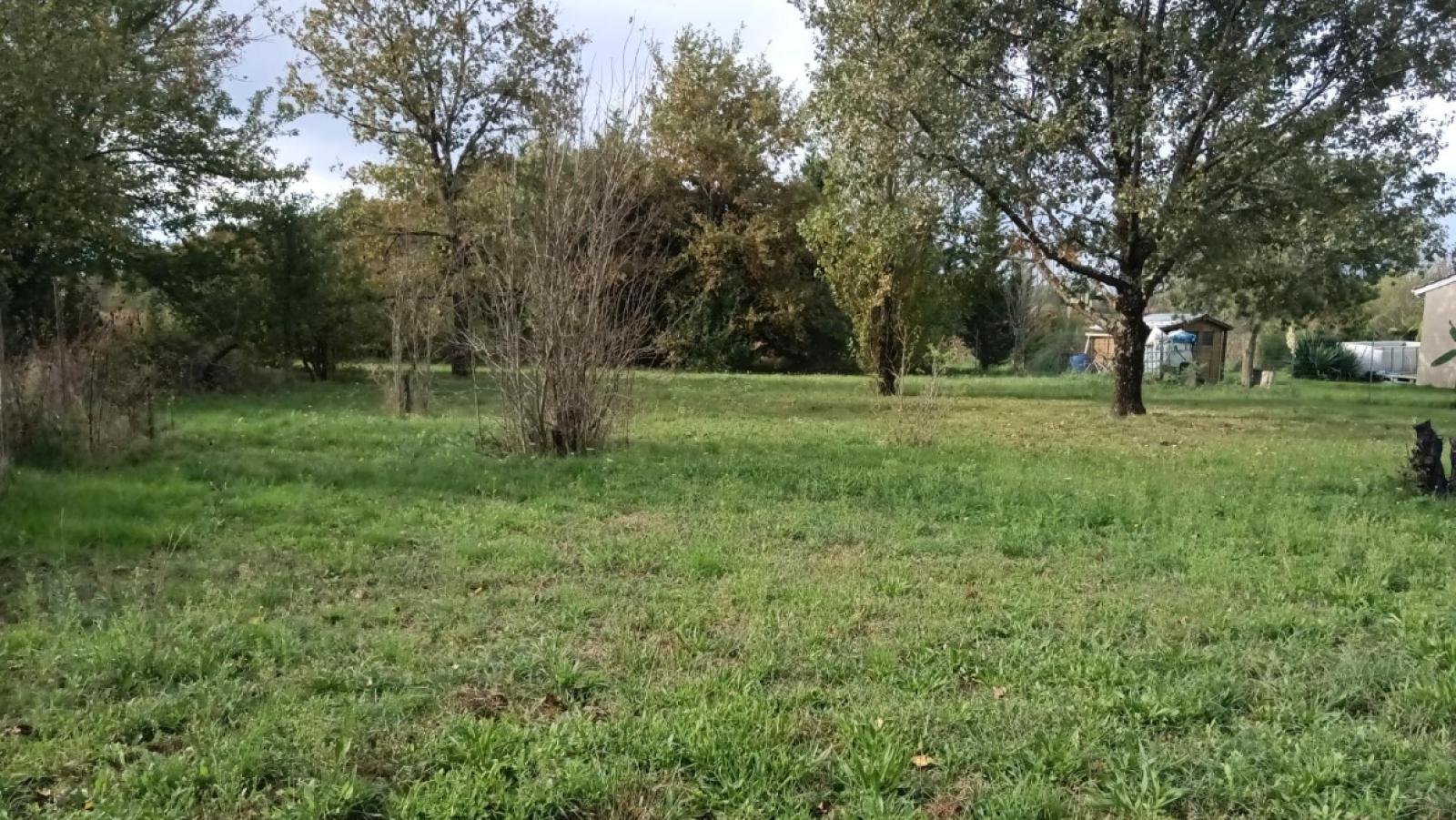 Terrain constructible de 427m2 à Castres-Gironde