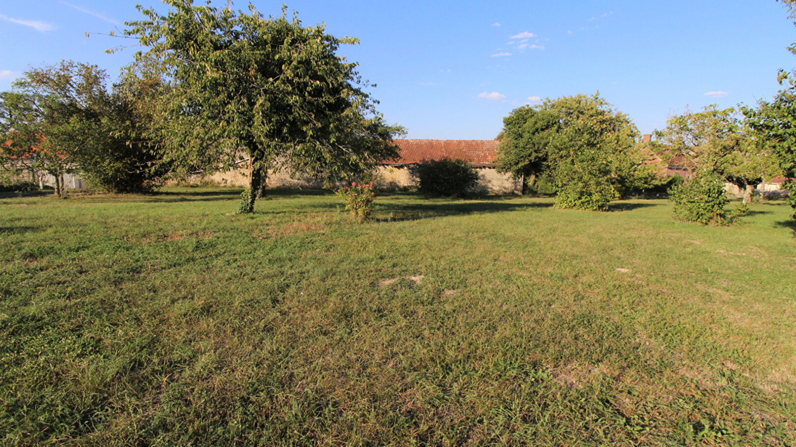 Terrain constructible de 900m2 à Le Controis-en-Sologne