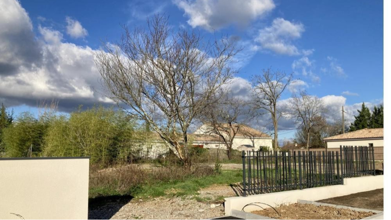 Terrain constructible de 350m2 à Artigues-près-Bordeaux