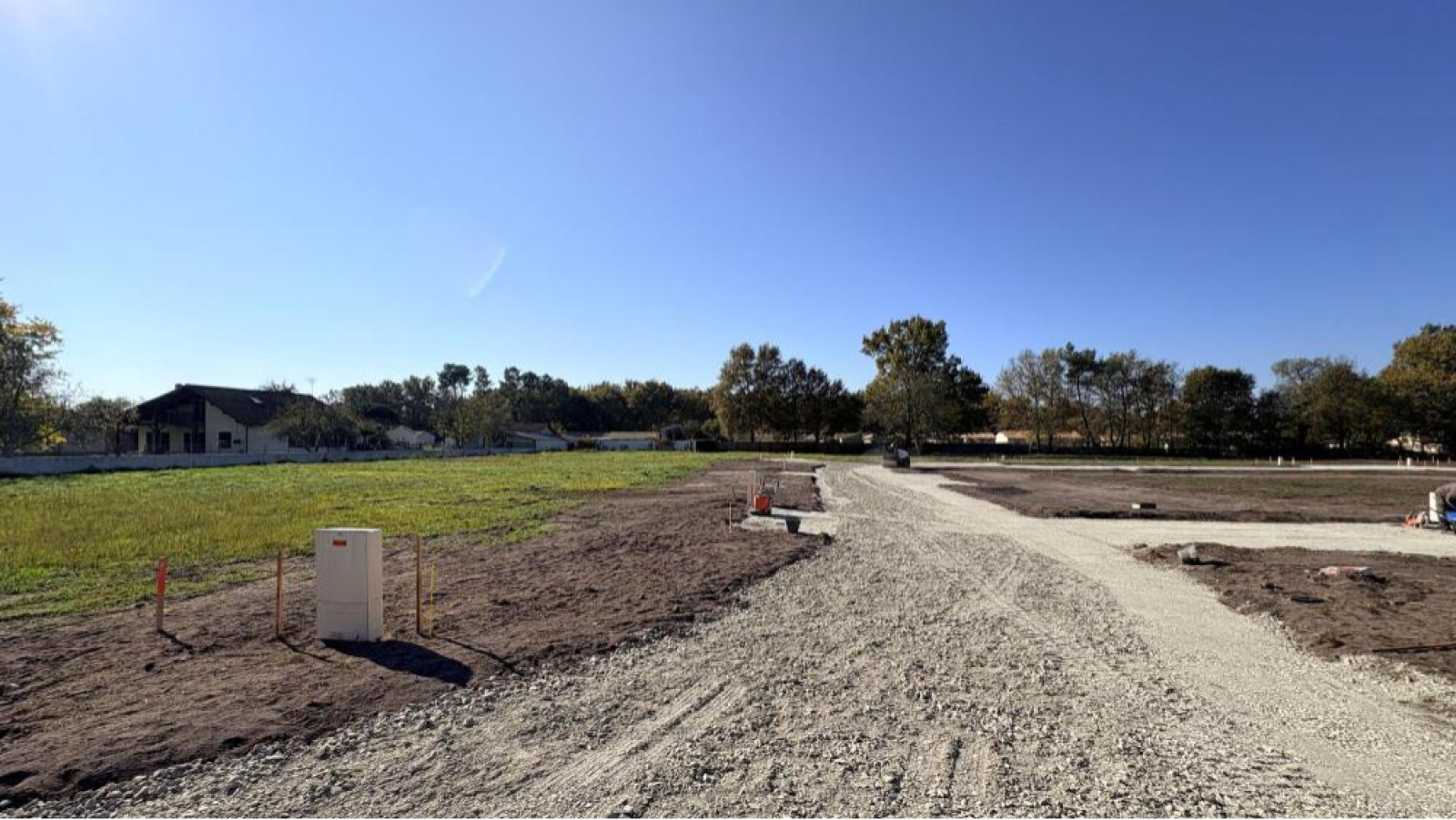 Terrain constructible de 824m2 à Saint-Magne