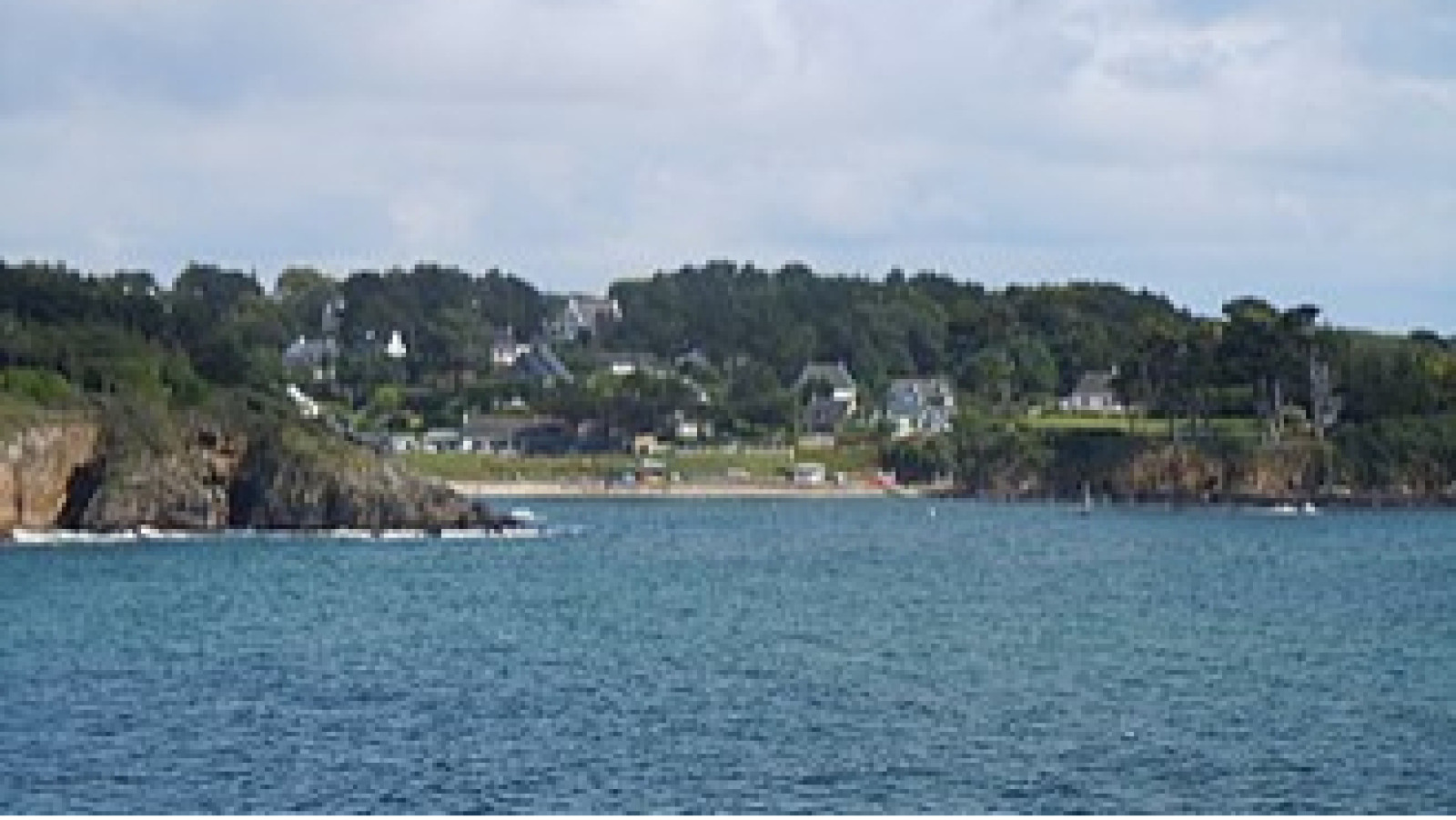 Terrain constructible de 323m2 à Moëlan-sur-Mer