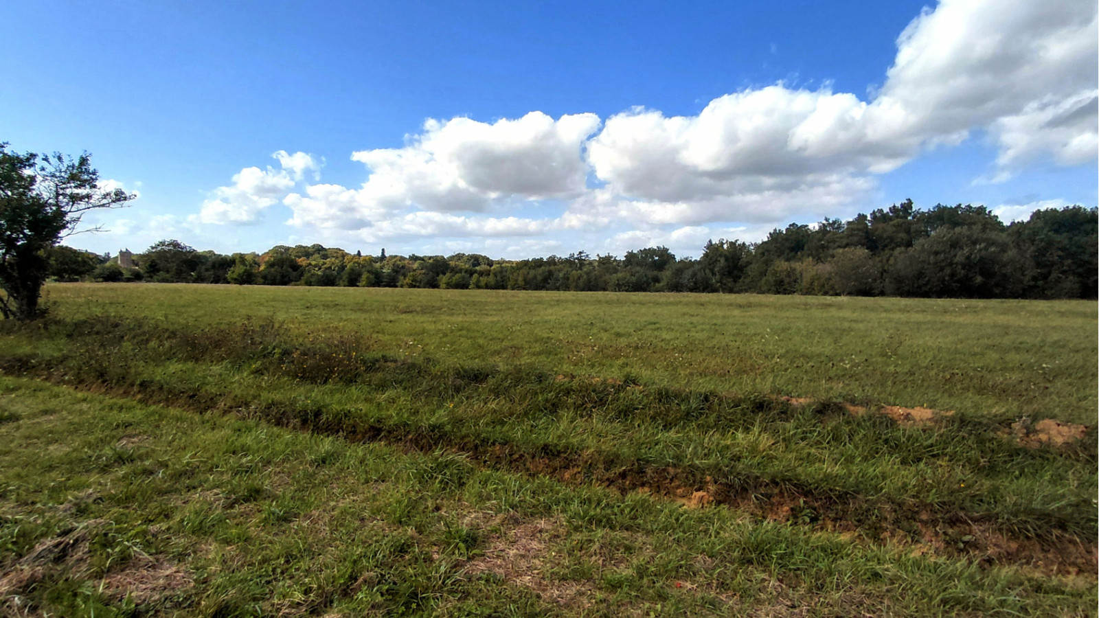 Terrain constructible de 807m2 à Chançay