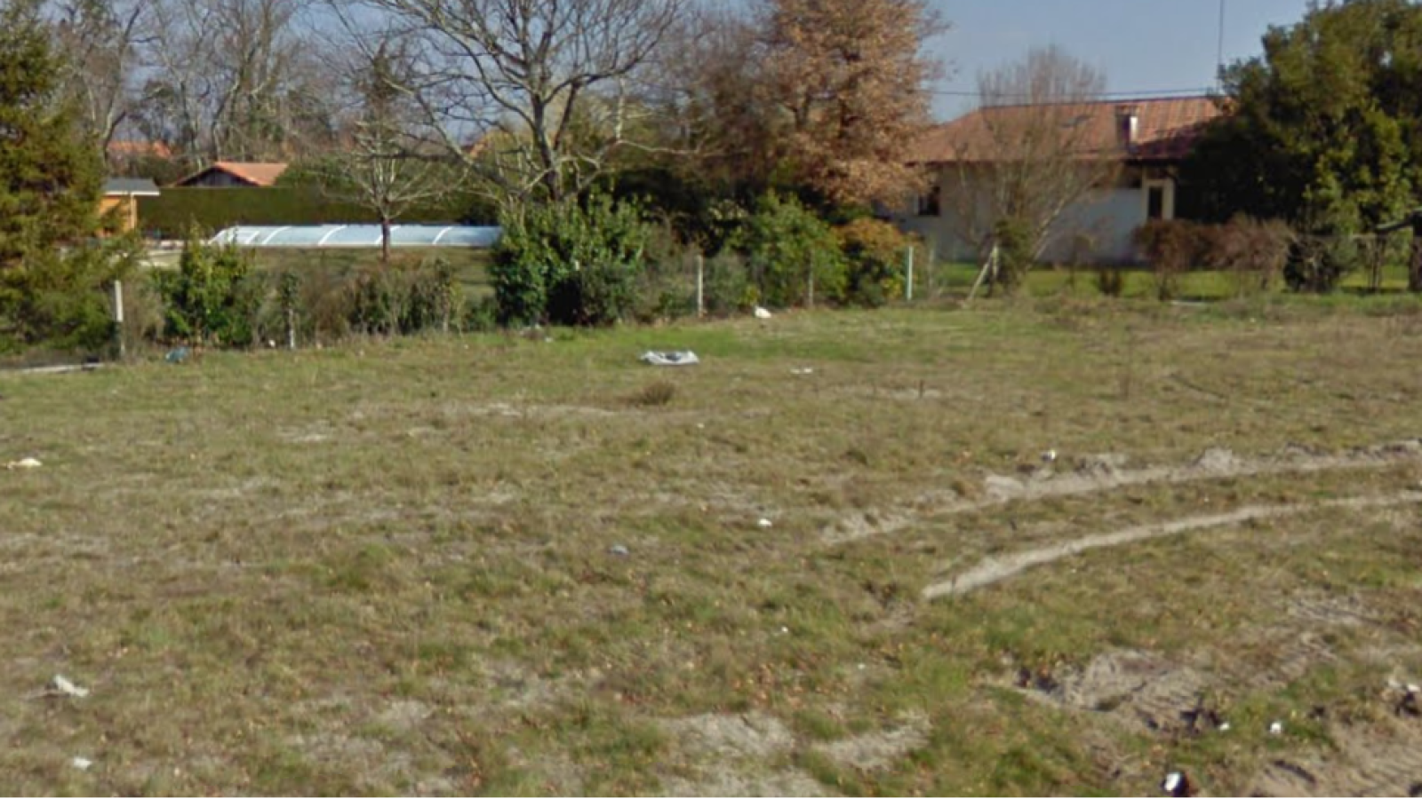 Terrain constructible de 1053m2 à Mios