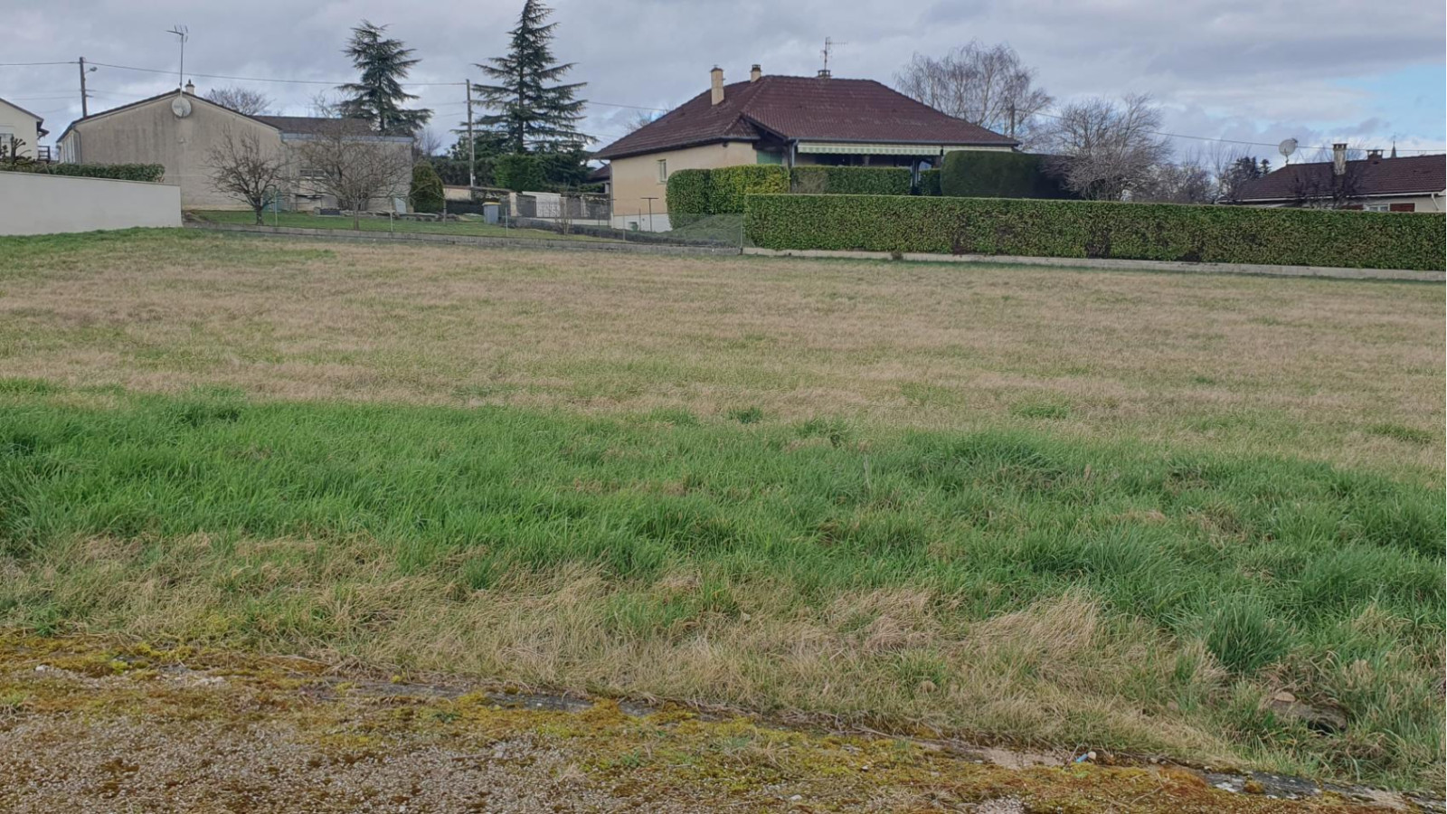 Terrain constructible de 1213m2 à Saint-Julien