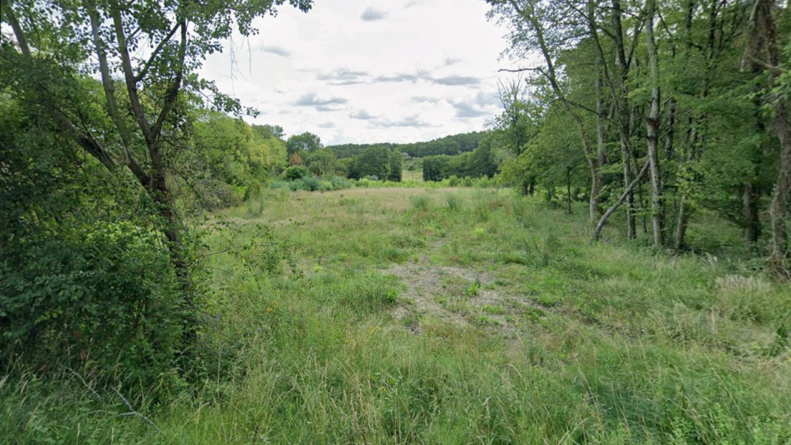 Terrain constructible de 800m2 à Bonnetan