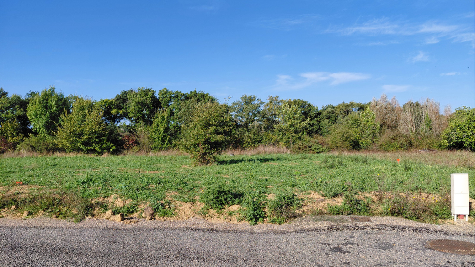 Terrain constructible de 365m2 à Poiroux