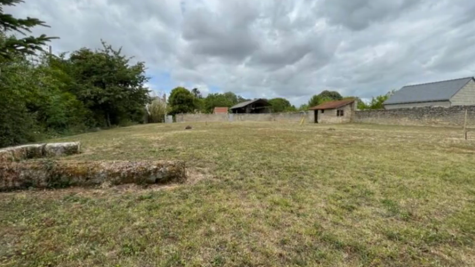 Terrain constructible de 846m2 à Doué-en-Anjou