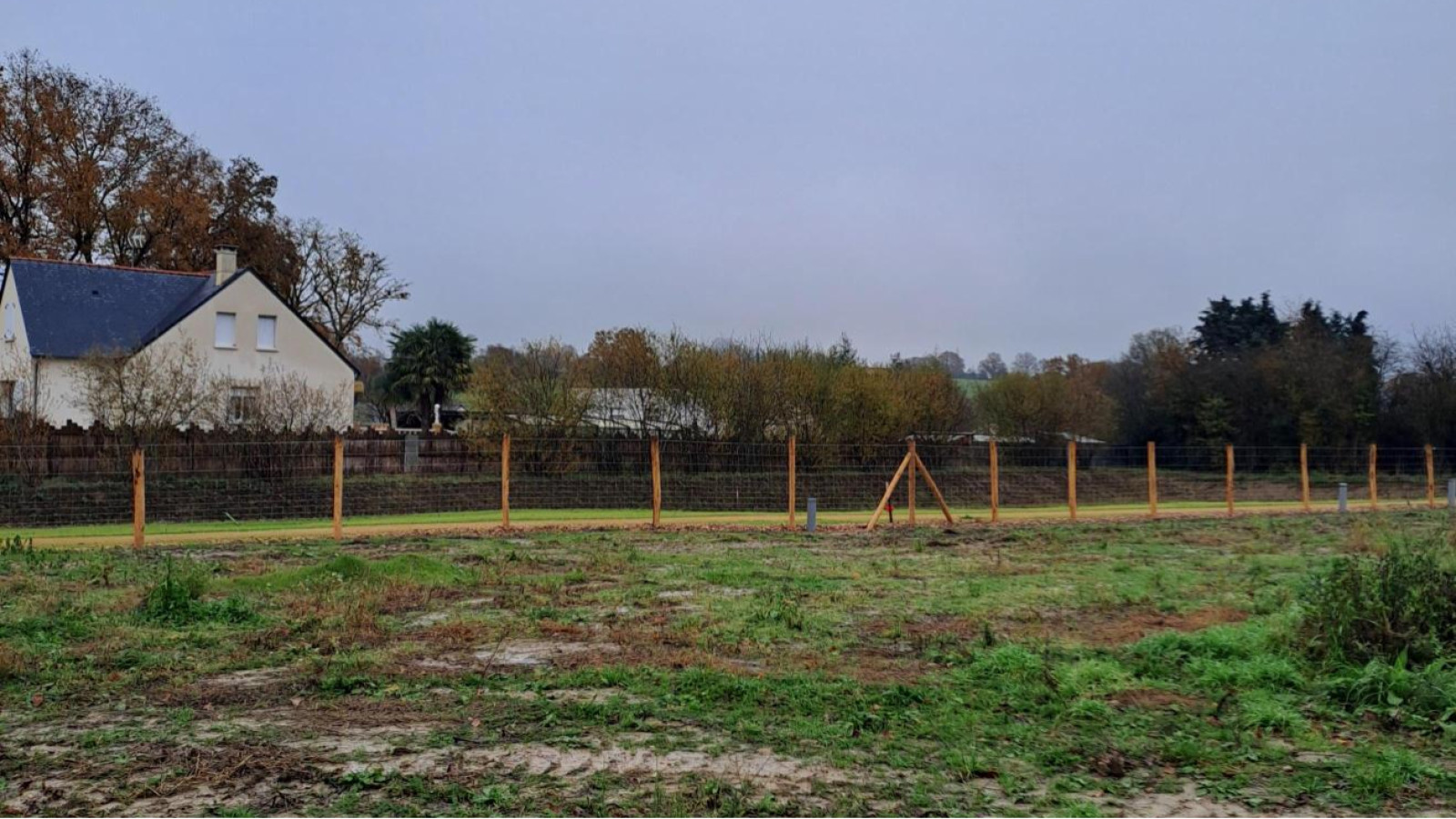 Terrain constructible de 327m2 à Segré-en-Anjou Bleu