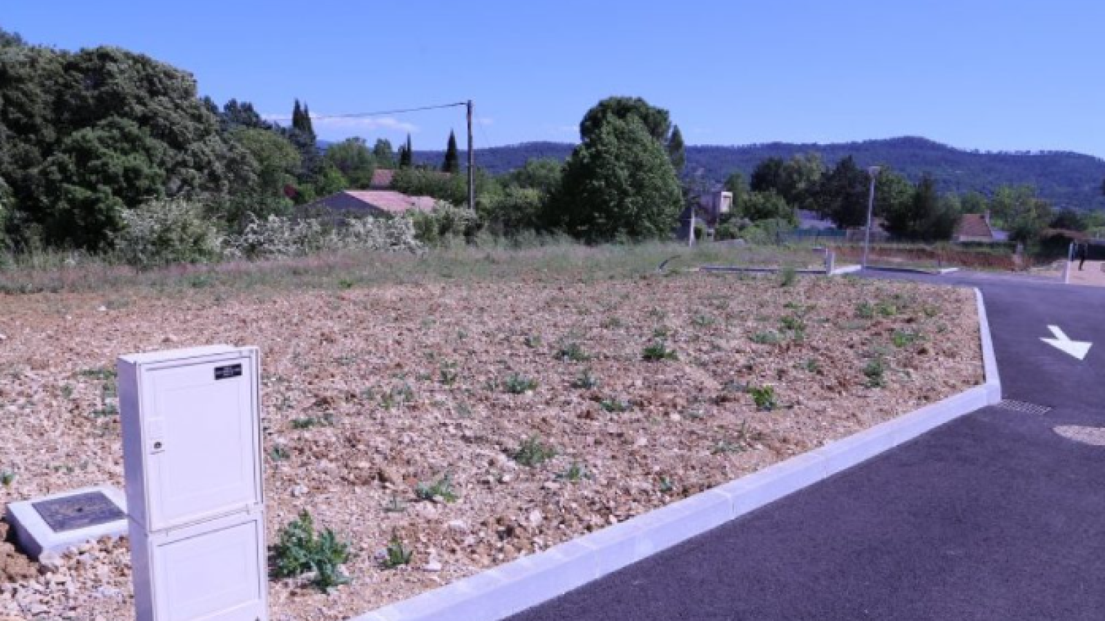 Terrain constructible de 1090m2 à Fay-aux-Loges