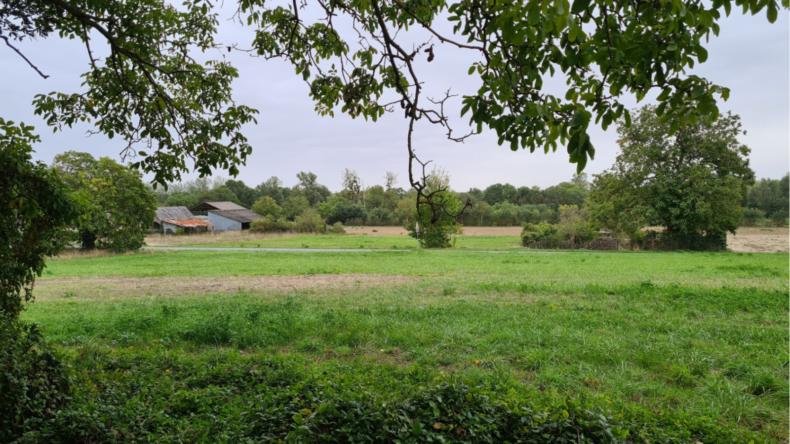 Terrain constructible de 753m2 à Benais